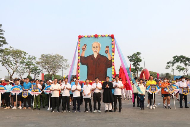 Thừa Thiên Huế: Hơn 1.700 người tham gia Ngày chạy Olympic vì sức khỏe toàn dân - Ảnh 1.