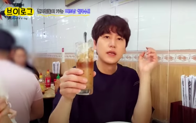 KyunHyun (Super Junior) ăn tô phở 90.000 đồng tại Việt Nam và bật mí loại nước uống kèm kết hợp với phở rất hoàn hảo - Ảnh 5.