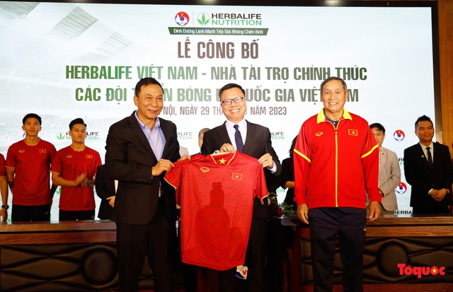 Liên đoàn bóng đá Việt Nam công bố nhà tài trợ chính thức các đội tuyển bóng đá quốc gia - Ảnh 3.