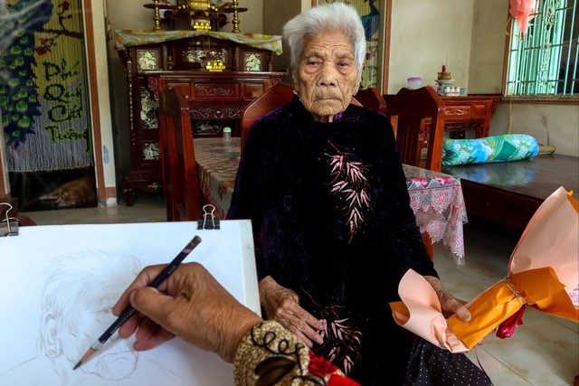 Câu chuyện vẽ tranh Mẹ Việt Nam anh hùng của họa sĩ Đặng Ái Việt lên báo quốc tế - Ảnh 2.