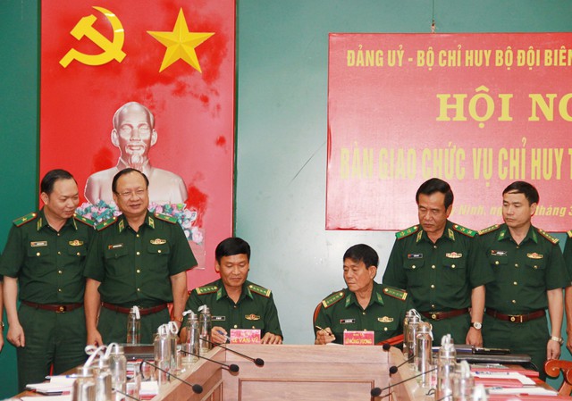 Bộ Quốc phòng bổ nhiệm 5 tân Chỉ huy trưởng, Chính ủy, Bộ Chỉ huy Quân sự tỉnh - Ảnh 1.