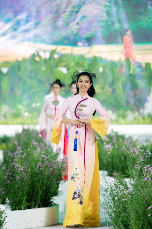NTK Vũ Thảo Giang gây ấn tượng với “Việt Nam gấm hoa” tại Lễ hội Áo dài  - Ảnh 5.