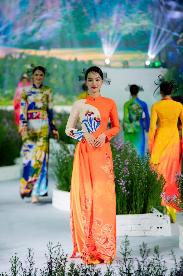 NTK Vũ Thảo Giang gây ấn tượng với “Việt Nam gấm hoa” tại Lễ hội Áo dài  - Ảnh 8.