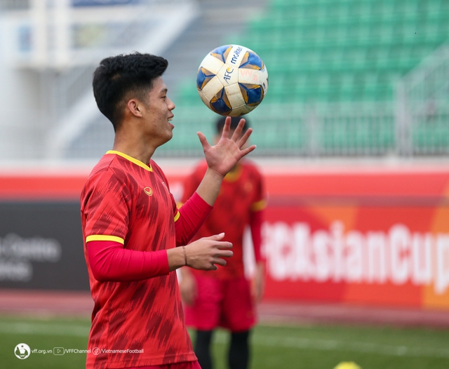 Một cầu thủ U20 Việt Nam phải tập riêng trước trận đấu gặp U20 Iran - Ảnh 6.