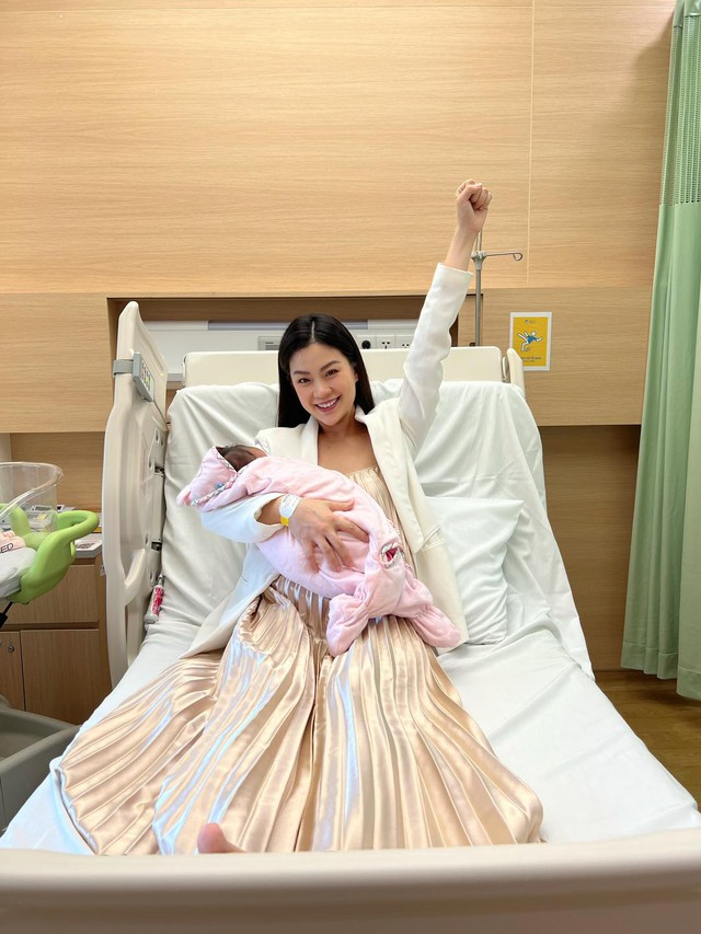 Diễm Trang và chuyện nàng hậu làm mẹ: Ám ảnh nhất mỗi khi vắt sữa, tiết lộ 2 thoả thuận với chồng doanh nhân để dạy con  - Ảnh 2.