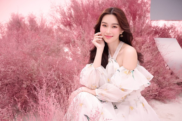 Hoa hậu Đặng Thu Thảo khoe vẻ đẹp 'thoát tục' trong bộ ảnh mới - Ảnh 1.