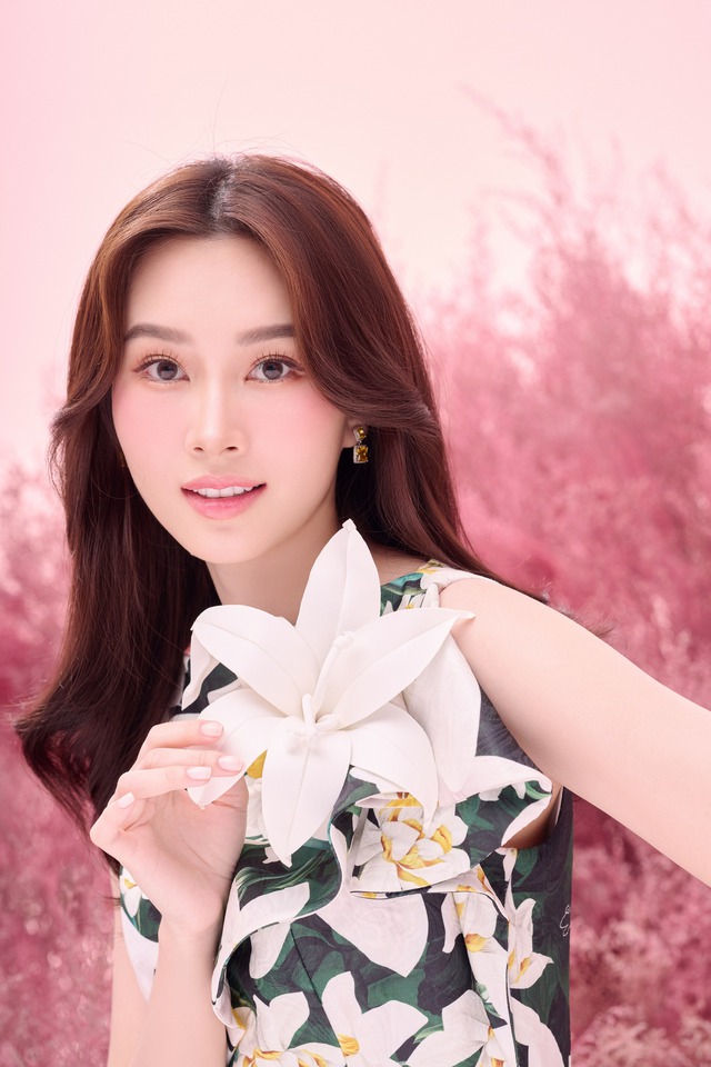 Hoa hậu Đặng Thu Thảo khoe vẻ đẹp 'thoát tục' trong bộ ảnh mới - Ảnh 2.