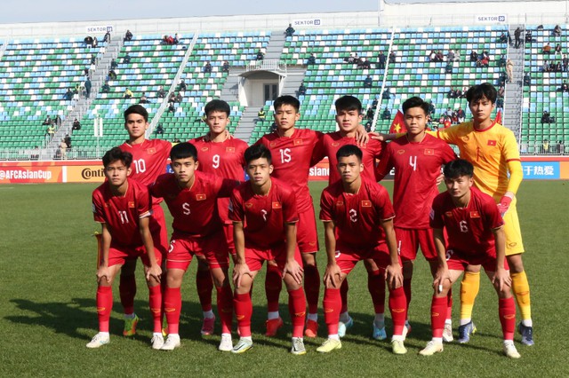 HLV Phạm Minh Đức: Nhiều cầu thủ U20 Việt Nam đủ sức tỏa sáng ở SEA Games 2023! - Ảnh 1.