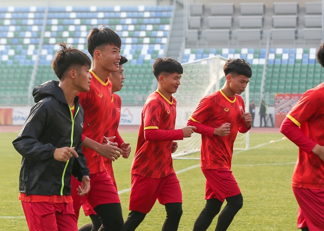 HLV Phạm Minh Đức: Nhiều cầu thủ U20 Việt Nam đủ sức tỏa sáng ở SEA Games 2023! - Ảnh 3.