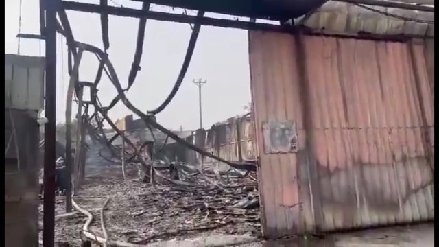Hà Nội: Xưởng rộng 1000m2 tại cụm công nghiệp Phú Minh bất ngờ cháy lớn   - Ảnh 5.
