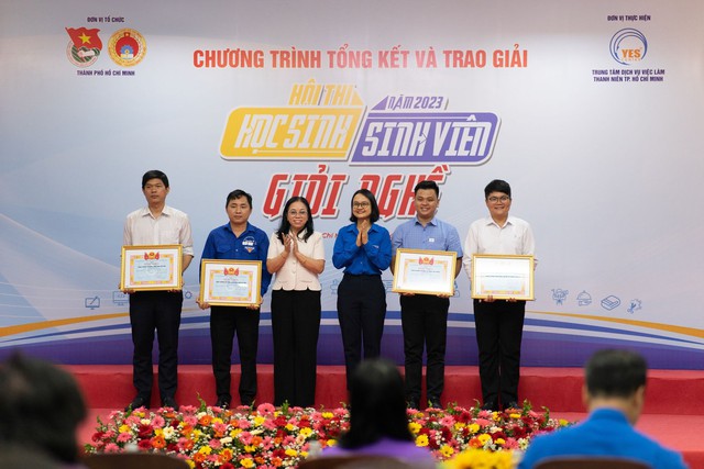 TP.HCM: Tuyên dương hơn 100 giải thưởng học sinh, sinh viên giỏi nghề - Ảnh 1.