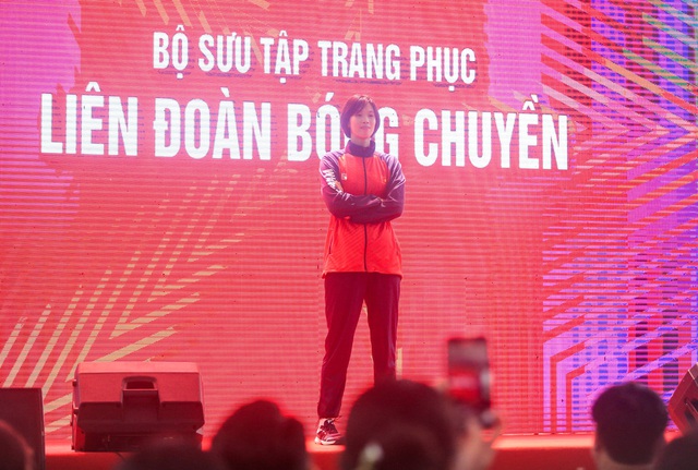 Dàn VĐV thể thao Việt Nam hoá người mẫu, đọ dáng trong bộ trang phục mới tại SEA Games 32 - Ảnh 5.
