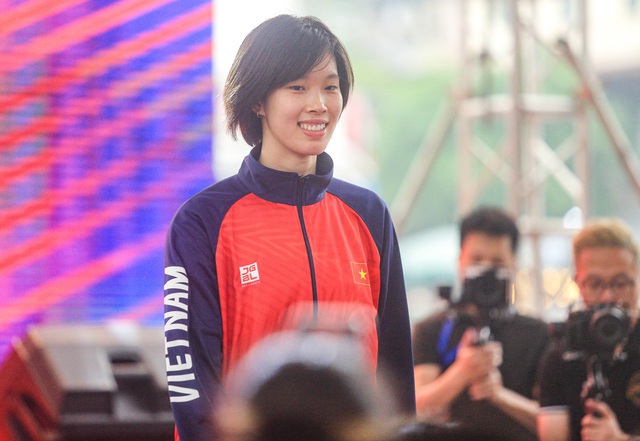 Dàn VĐV thể thao Việt Nam hoá người mẫu, đọ dáng trong bộ trang phục mới tại SEA Games 32 - Ảnh 4.