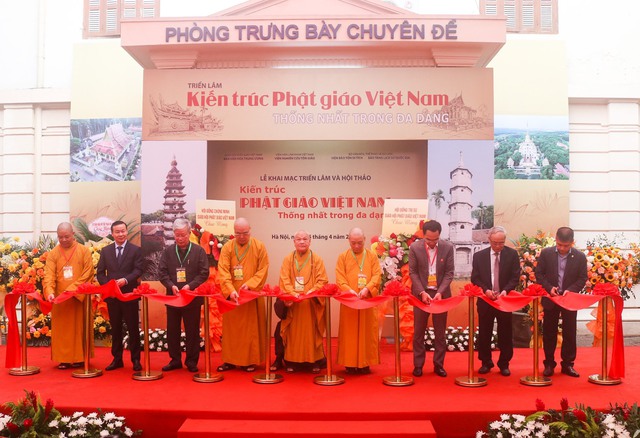 Trưng bày gần 300 tư liệu, hình ảnh về di sản kiến trúc Phật giáo Việt Nam - Ảnh 2.