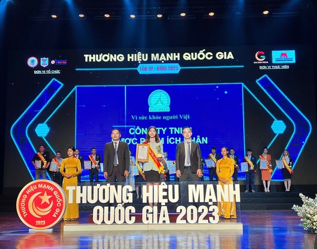 Dược phẩm Ích Nhân tự hào nhận giải thưởng Thương hiệu mạnh quốc gia 2023  - Ảnh 1.