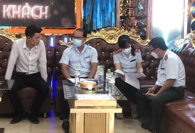 Long An: Tổ chức nhiều cuộc kiểm tra kinh doanh lĩnh vực karaoke - Ảnh 1.