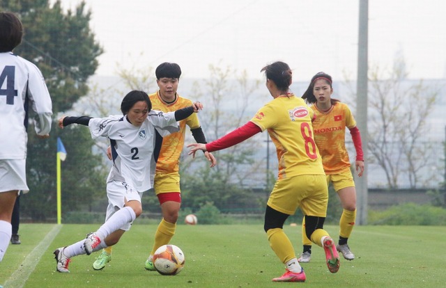 &quot;Cơn lốc đường biên&quot; lập cú đúp, tuyển nữ Việt Nam thắng 4-0 đội bóng Nhật Bản trong trận đấu đặc biệt - Ảnh 2.
