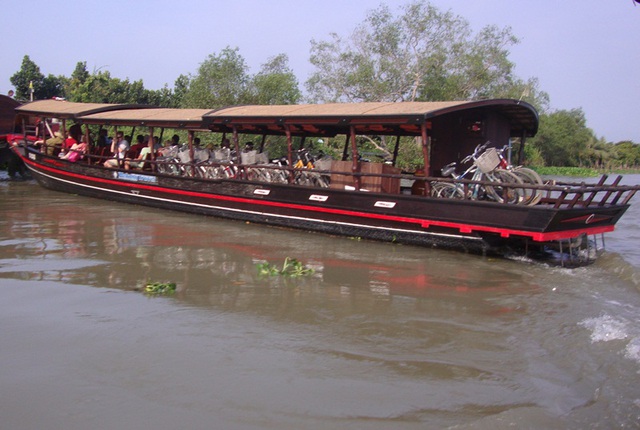 Vĩnh Long: Tăng cường công tác quản lí nhà nước phương tiện thủy nội địa vận chuyển khách du lịch  - Ảnh 1.