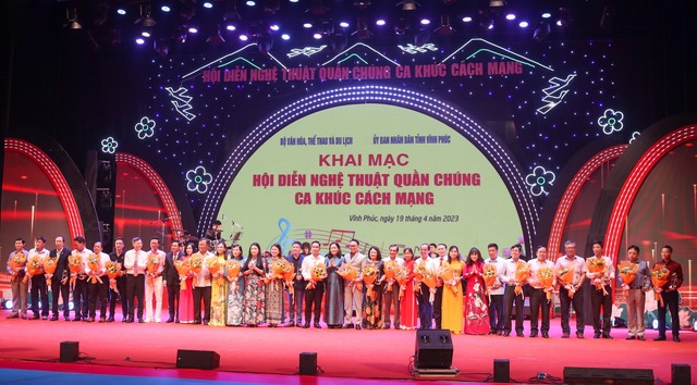 Khai mạc Hội diễn Nghệ thuật quần chúng ca khúc cách mạng  - Ảnh 2.