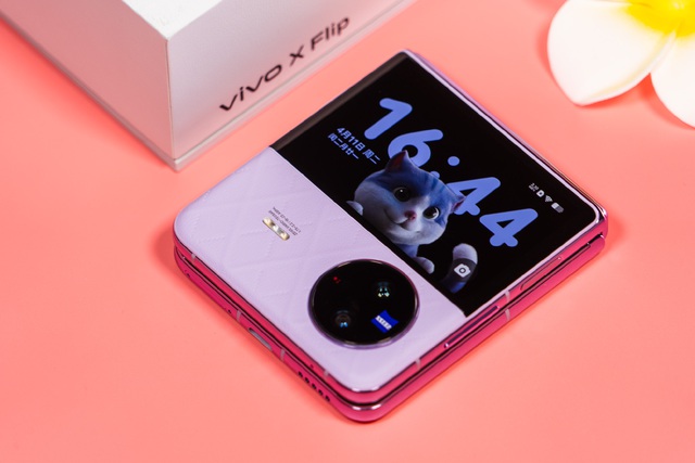 vivo ra mắt smartphone gập &quot;vỏ sò&quot; đầu tiên: Màn hình phụ kích thước lớn, camera Zeiss, Snapdragon 8+ Gen 1, giá 20,5 triệu đồng - Ảnh 5.