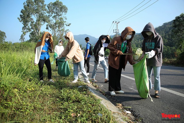 Hơn 700 tình nguyện viên tham gia làm sạch bán đảo Sơn Trà  - Ảnh 3.