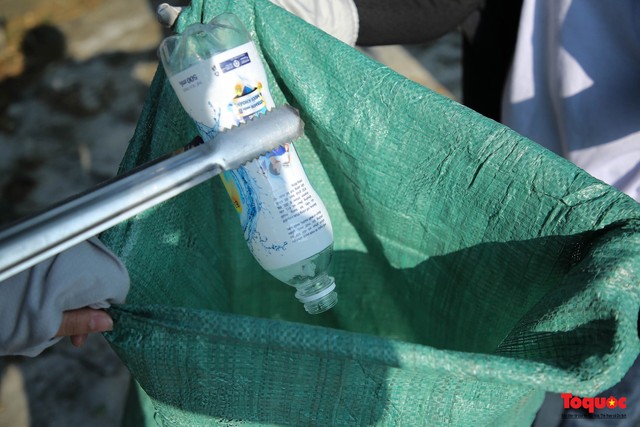 Hơn 700 tình nguyện viên tham gia làm sạch bán đảo Sơn Trà  - Ảnh 4.