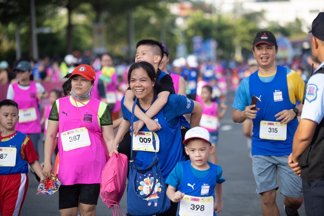 Chân dung các runner nhí cán đích siêu tốc trên đường chạy 1,5km của Lazada Run: Quá nhiều sự cute ở đây! - Ảnh 8.