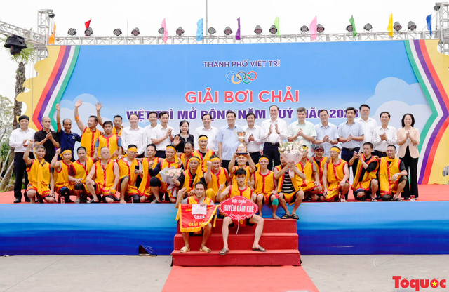 Phú Thọ: Tổ chức giải bơi chải trên hồ Công viên văn lang dịp Giỗ Tổ Hùng Vương 2023 - Ảnh 2.