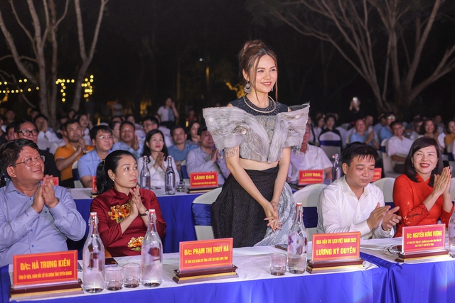 Hoa hậu Lương Kỳ Duyên tham gia chương trình quảng bá du lịch Thác Bản Ba, Tuyên Quang - Ảnh 1.