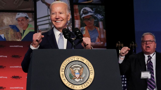 Ông Biden tuyên bố tái tranh cử, khả năng tái cạnh tranh với ông Trump năm 2024 - Ảnh 1.