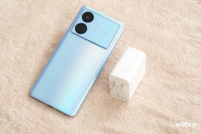 Trên tay điện thoại realme giá hơn 9 triệu nhưng có RAM 16GB, bộ nhớ 1TB, sạc 100W - Ảnh 20.