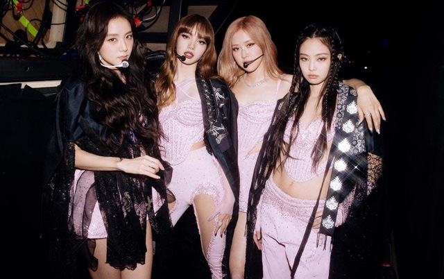 BLACKPINK đăng ảnh cảm ơn ekip Coachella, nhan sắc dàn trợ lý nữ gây sốt MXH - Ảnh 2.