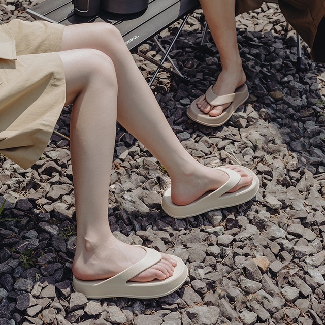 5 kiểu giày dép nhẹ chân, mát mẻ đáng sắm nhất mùa hè - Ảnh 9.