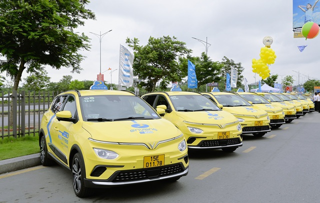 Một công ty mua và thuê 150 xe điện VinFast, ra mắt dịch vụ taxi điện đầu tiên ở Hải Phòng  - Ảnh 1.