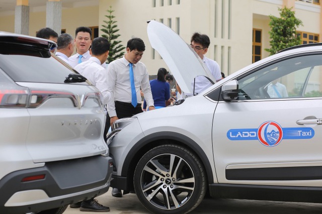Một công ty mua và thuê 150 xe điện VinFast, ra mắt dịch vụ taxi điện đầu tiên ở Hải Phòng  - Ảnh 2.