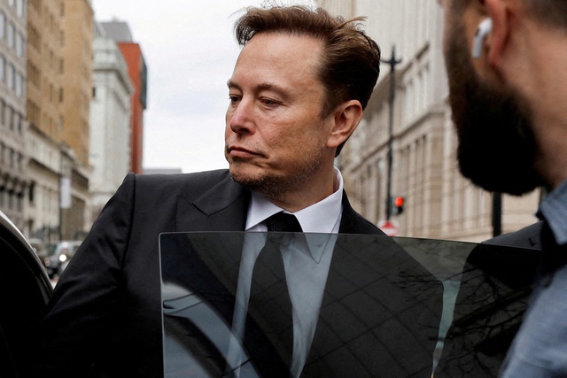 Hãng Tesla: Tuyên bố của ông Elon Musk về khả năng tự lái trên xe Tesla là deepfake - Ảnh 1.