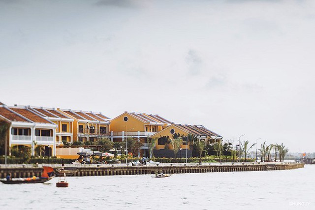 Resort mới ở Hội An có view “ôm trọn” phố cổ khiến du khách mê mẩn đến check-in sống ảo - Ảnh 1.