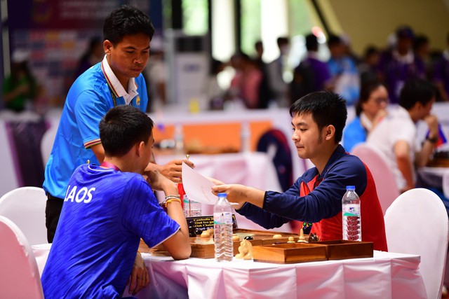 SEA Games 32: 4 kỳ thủ Việt Nam khiến đội Campuchia tan mộng vô địch tại chính môn cờ sở trường - Ảnh 1.