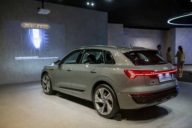 Cận cảnh Audi Q8 e-tron 2023: Sẽ sớm ra mắt tại Việt Nam, đã có hàng chục đơn đặt hàng  - Ảnh 11.