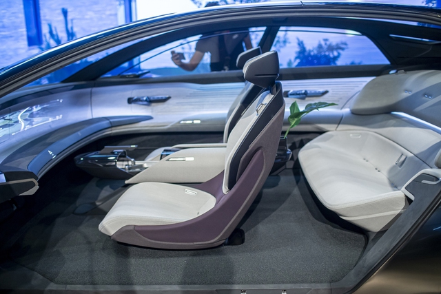 Grandsphere Concept: ‘Máy bay trên 4 bánh xe’, ‘bản nháp’ mẫu xe bậc nhất của Audi - Ảnh 7.