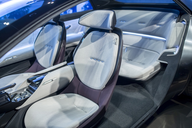 Grandsphere Concept: ‘Máy bay trên 4 bánh xe’, ‘bản nháp’ mẫu xe bậc nhất của Audi - Ảnh 6.