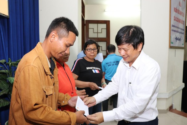 TP.HCM gặp mặt, tặng quà quà cho đồng bào dân tộc Khmer nhân dịp tết Chôl Chnăm Thmây 2023 - Ảnh 3.