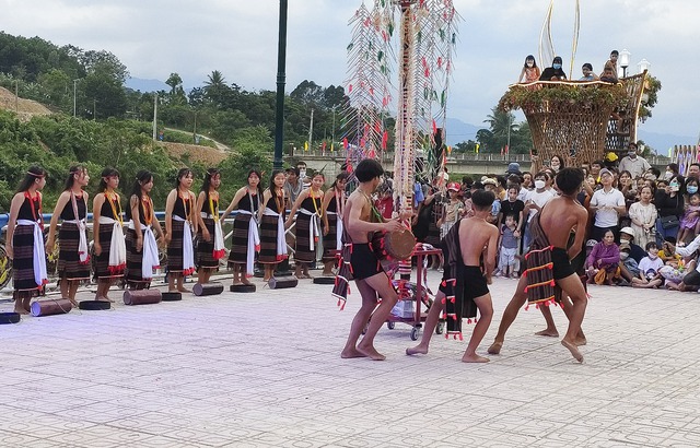 Nhiều hoạt động đặc sắc tại Ngày hội văn hóa truyền thống người Bhnong  - Ảnh 1.