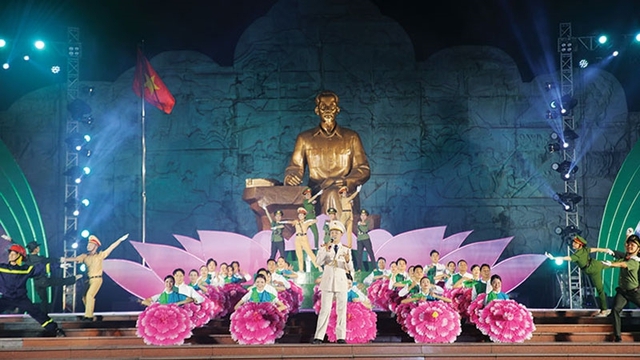 Kỷ niệm 133 năm Ngày sinh Chủ tịch Hồ Chí Minh: Nhiều chương trình nghệ thuật đến với khán giả Thủ đô - Ảnh 1.