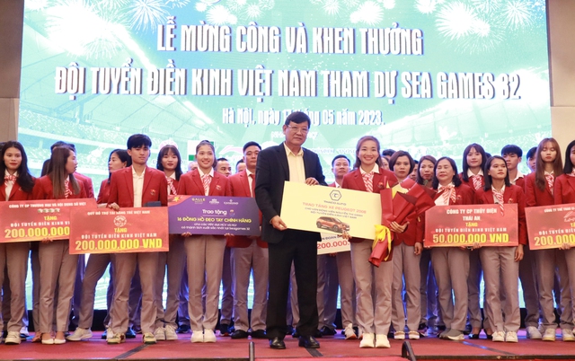 Tập đoàn THACO chúc mừng và khen thưởng đội tuyển điền kinh Việt Nam tham dự SEA Games 32 - Ảnh 2.