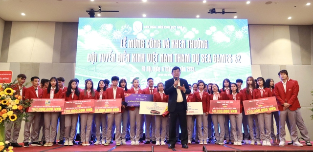 Tập đoàn THACO chúc mừng và khen thưởng đội tuyển điền kinh Việt Nam tham dự SEA Games 32 - Ảnh 1.
