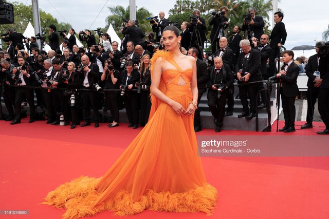 Siêu thảm đỏ Cannes ngày 2: Rosé - Chompoo Araya chiếm trọn spotlight, Trương Vũ Kỳ quyến rũ ngút ngàn - Ảnh 5.