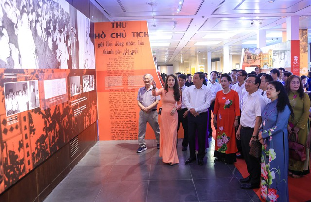 Tái hiện những dấu ấn lịch sử của Bác Hồ với Thủ đô Hà Nội - Ảnh 2.