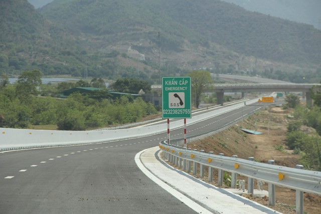Cận cảnh tuyến cao tốc Nha Trang - Cam Lâm có tổng vốn đầu tư 7.600 tỉ đồng - Ảnh 3.
