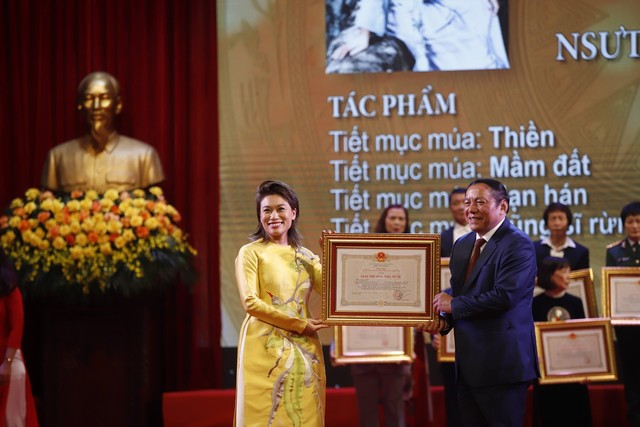 Tác giả tự hào được ghi nhận Giải thưởng Hồ Chí Minh, Giải thưởng Nhà nước về VHNT - Ảnh 3.